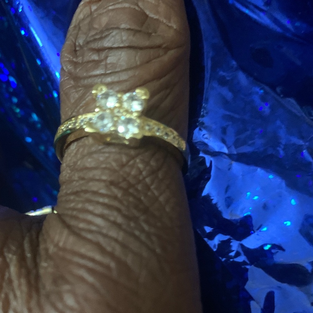 New beautiful 14-KT Gold Floral Cluster Diamond Engagement Women a Ring ( 7-1/2) - Picture 3 of 16